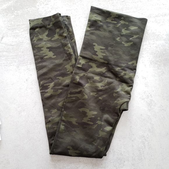 SPANX Pants - SPANX High Rise Seamless Camo Leggings Army Green SZ 1X
